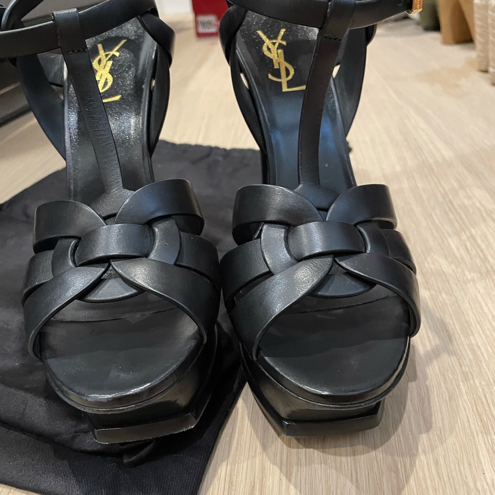 Saint Laurent
Black Tribute 105MM Leather Platform Sandals - Picture 3 of 5